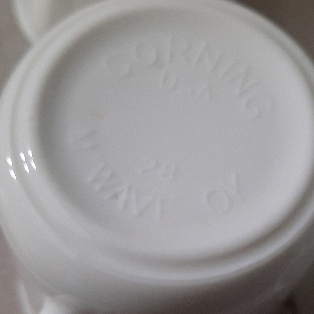 4 Pc Vintage Corelle By Corning Emily Pattern White Mugs with Green Leaf Design. - Picture 9 of 9